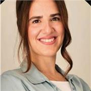 Laureata magistrale in materie umanistiche con certificazione IELTS. Pazienza, entusiasmo e passione per l insegnamento.